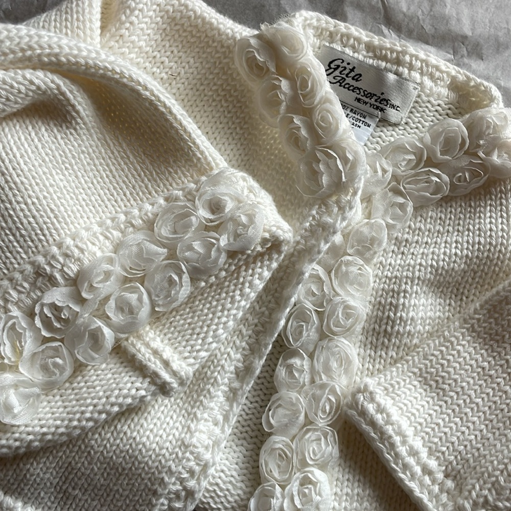 Boutique never worn baby sweater and hat